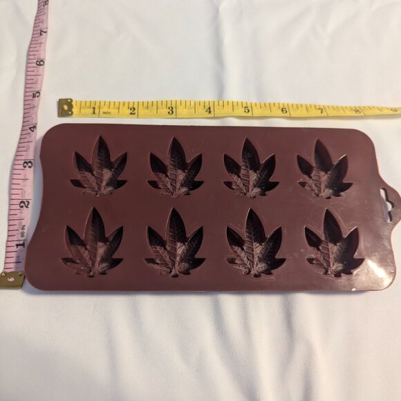 NWT "Head Chef" Apron White with Green Graphics and Silicone Candy/Ice Mold - Picture 11 of 13